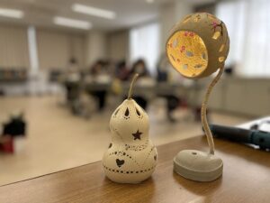文化協会委託事業「ひょうたんランプを作ろう2023」をちょっと覗いてきました