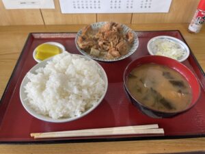 もうお馴染み 産業道路沿いの「やまと商店」さんの「もつ煮定食」【今日のランチ/八潮のランチ】